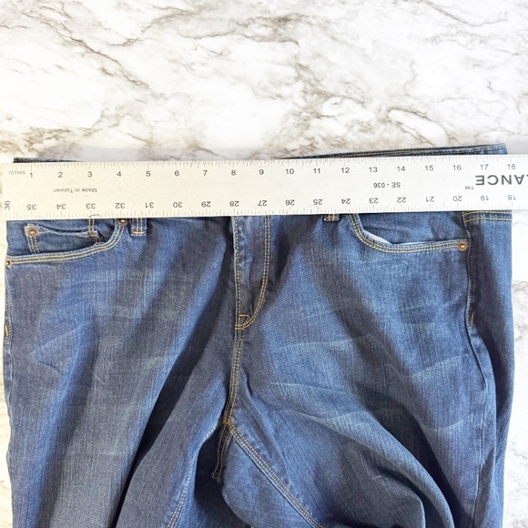 Ann Taylor LOFT Dark Wash Mid-Rise Curvy Bootcut Jeans - Picture 6 of 9